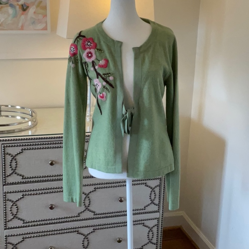 Anthropologie Odille light green lambswool sweater with pink flower embroidery